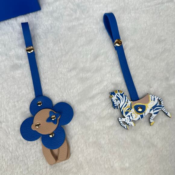 Louis Vuitton Novelty Carousel Vivienne 2024 Holiday Bag Charms - Picture 3 of 8